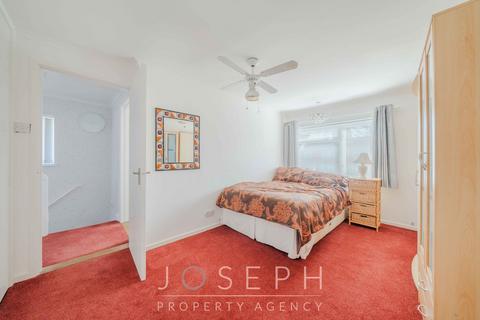 Cherwell Chesapeake Close, Chelmondiston, Ipswich, IP9 1HH