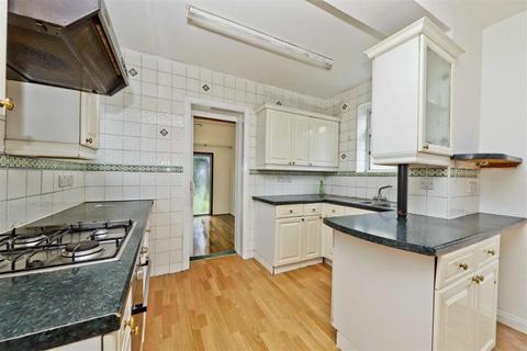 14 Sunnydene Avenue, Ruislip, HA4 6AF