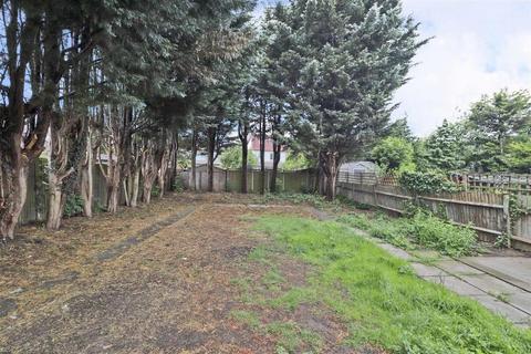 14 Sunnydene Avenue, Ruislip, HA4 6AF