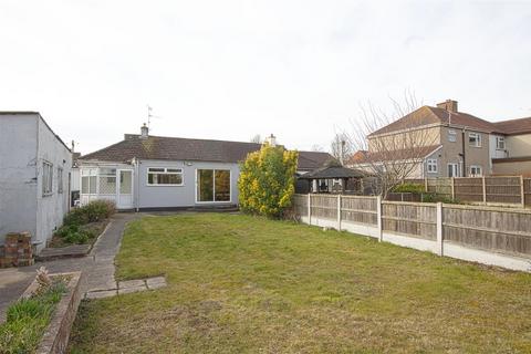 2 bedroom semi-detached bungalow for sale, Kings Crescent, Basildon SS15