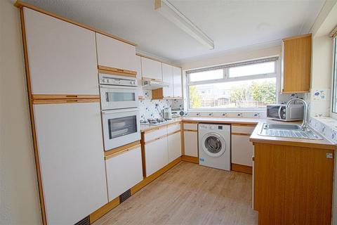 2 bedroom semi-detached bungalow for sale, Kings Crescent, Basildon SS15