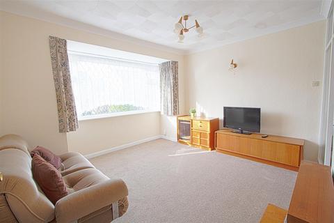2 bedroom semi-detached bungalow for sale, Kings Crescent, Basildon SS15