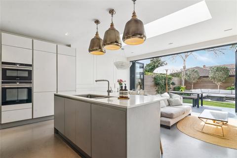 10 Graemesdyke Avenue, London, SW14 7BJ