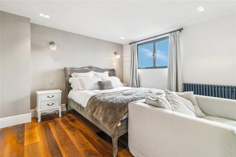 10 Graemesdyke Avenue, London, SW14 7BJ