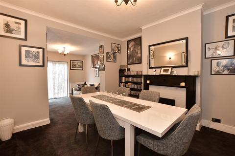 4 bedroom semi-detached house for sale, Linden Street, Romford, Essex