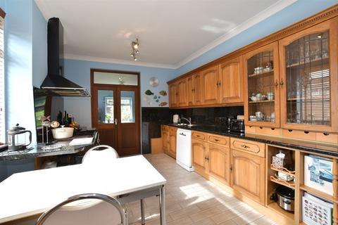 4 bedroom semi-detached house for sale, Linden Street, Romford, Essex