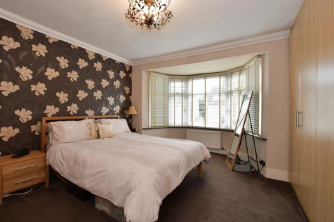 4 bedroom semi-detached house for sale, Linden Street, Romford, Essex