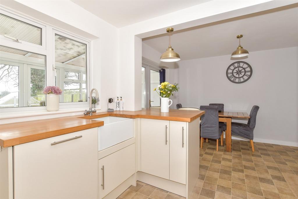 Kitchen/Dining Area