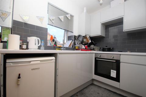 1 bedroom maisonette for sale, North Road, Lancing