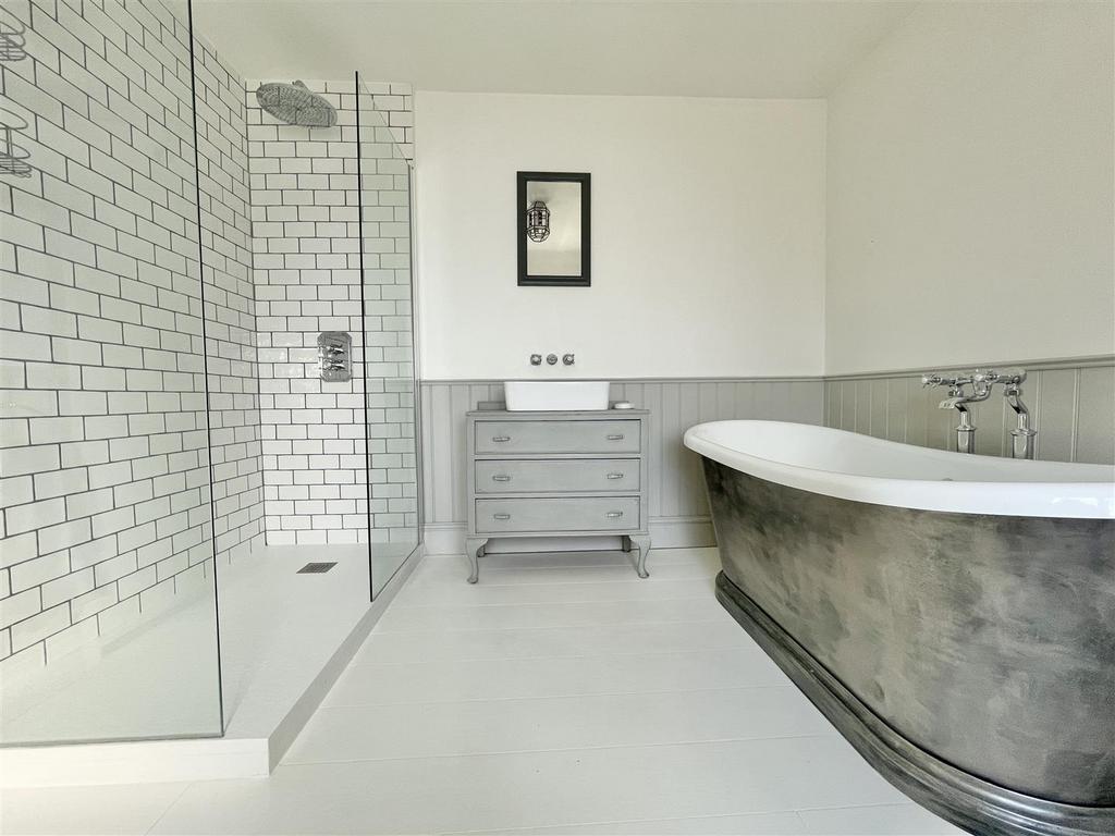 Main Bathroom