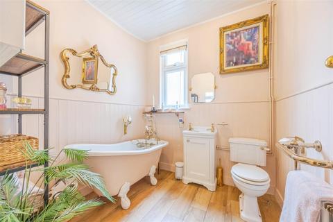 3 bedroom maisonette for sale, ELM ROAD, Leigh-On-Sea