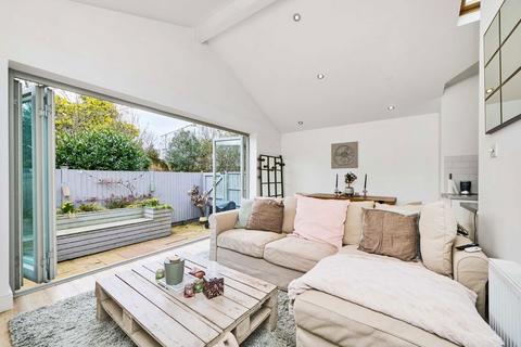2 bedroom flat to rent, Bedford Hill, London SW12