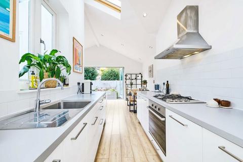 2 bedroom flat to rent, Bedford Hill, London SW12