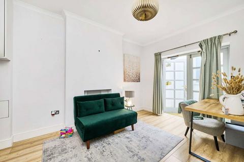 2 bedroom flat to rent, Bedford Hill, London SW12
