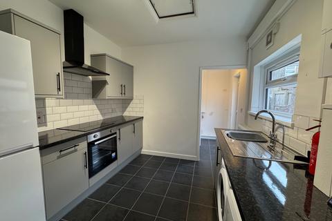 1 bedroom in a house share to rent, Room 3, 4 Rees Terrace, Pontypridd