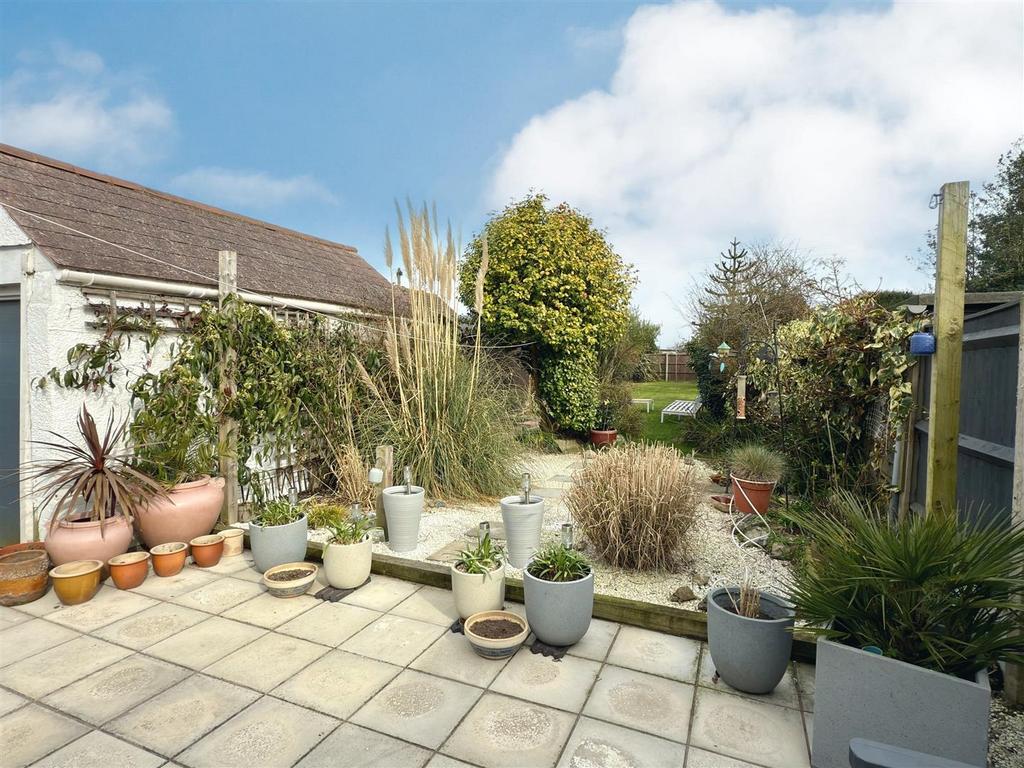 GARDEN REAR.jpg