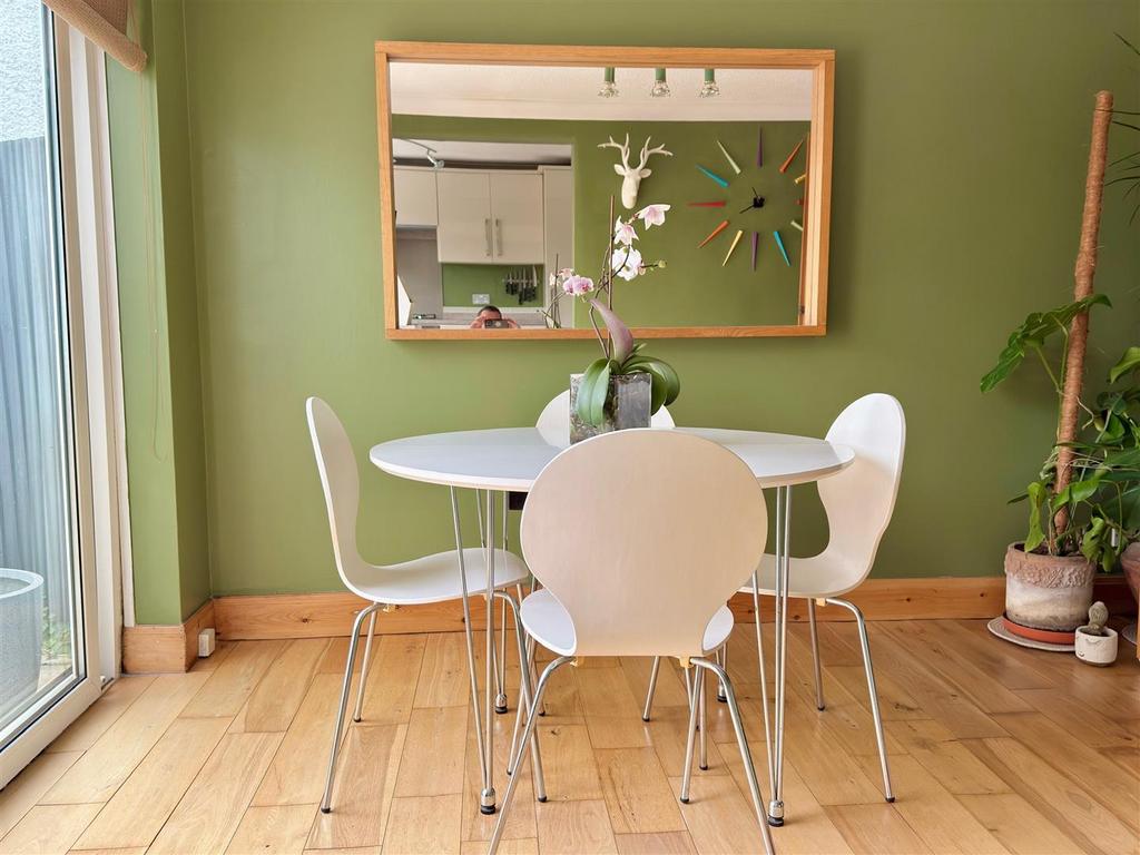 Dining Area.jpg