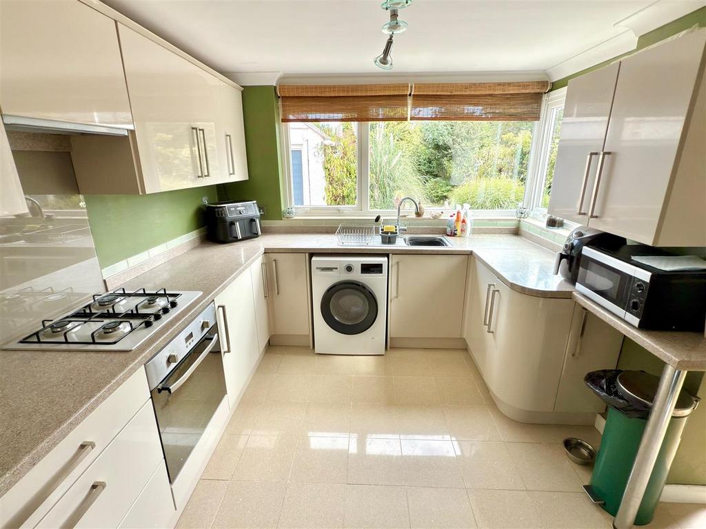Kitchen Area.jpg