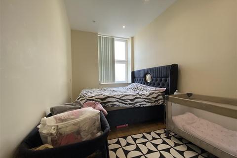 1 bedroom flat for sale, High Road, Chadwell Heath