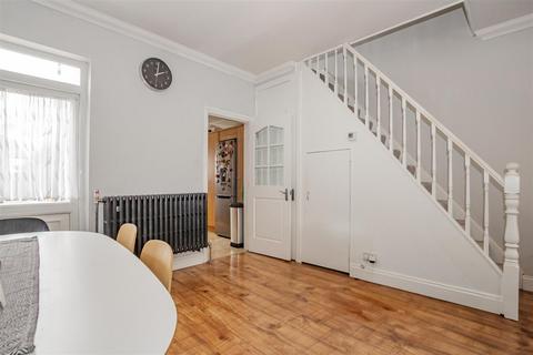 12 Poplar Mount, Belvedere, DA17 6DL