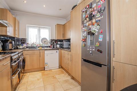 12 Poplar Mount, Belvedere, DA17 6DL