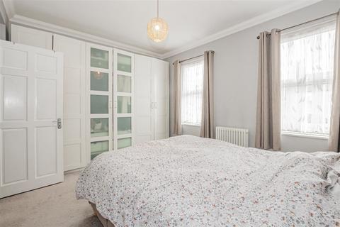 12 Poplar Mount, Belvedere, DA17 6DL