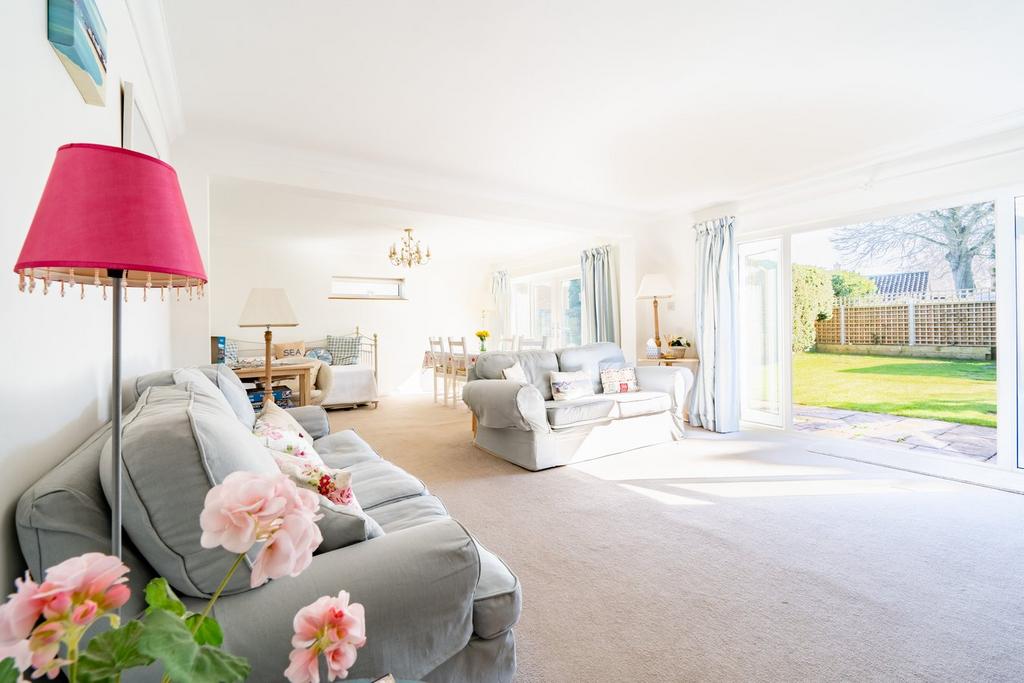 Sitting Room / Dining Room