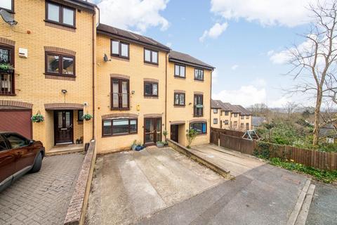 5 Tree View Close, London, SE19 2QT