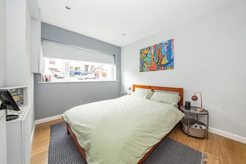 5 Tree View Close, London, SE19 2QT