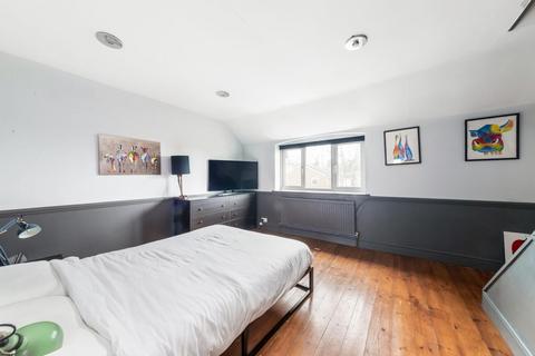 5 Tree View Close, London, SE19 2QT