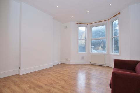 3 bedroom ground floor flat to rent, Station Road, London NW10