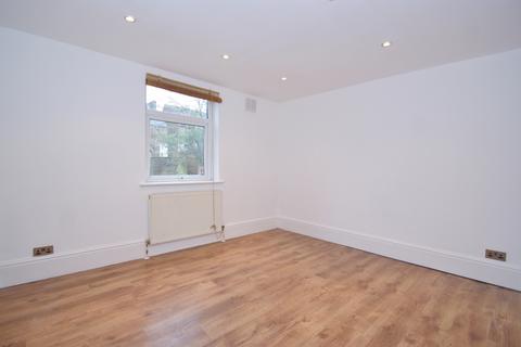 3 bedroom ground floor flat to rent, Station Road, London NW10