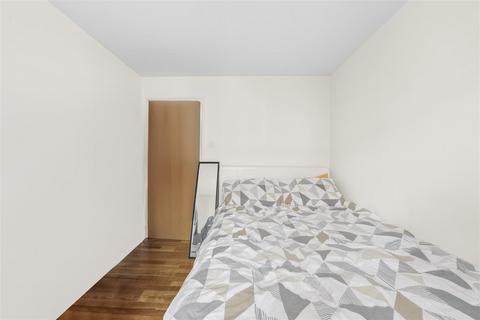 16 Sunlight Square, London, E2 6LD