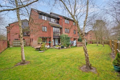 17 Exeter Court, Didcot, OX11 8UH