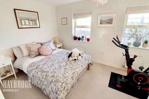 37 Heathfields, Barnsley, S70 3RT