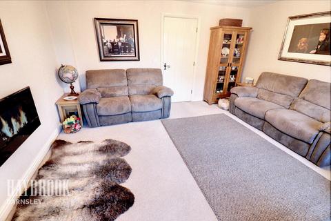 37 Heathfields, Barnsley, S70 3RT