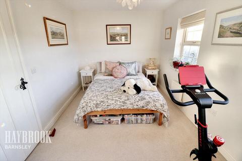 37 Heathfields, Barnsley, S70 3RT