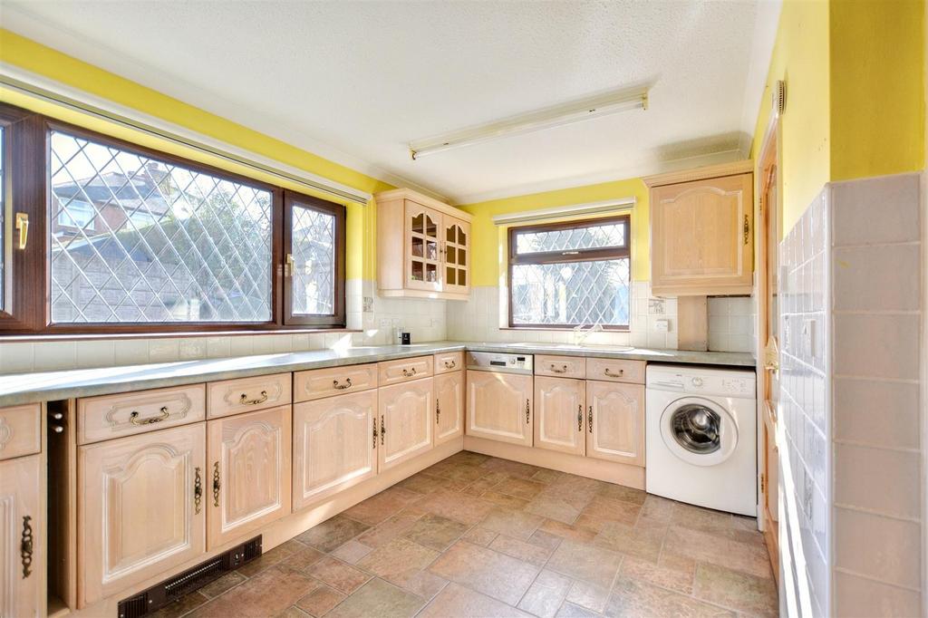 Kitchen 1.jpeg