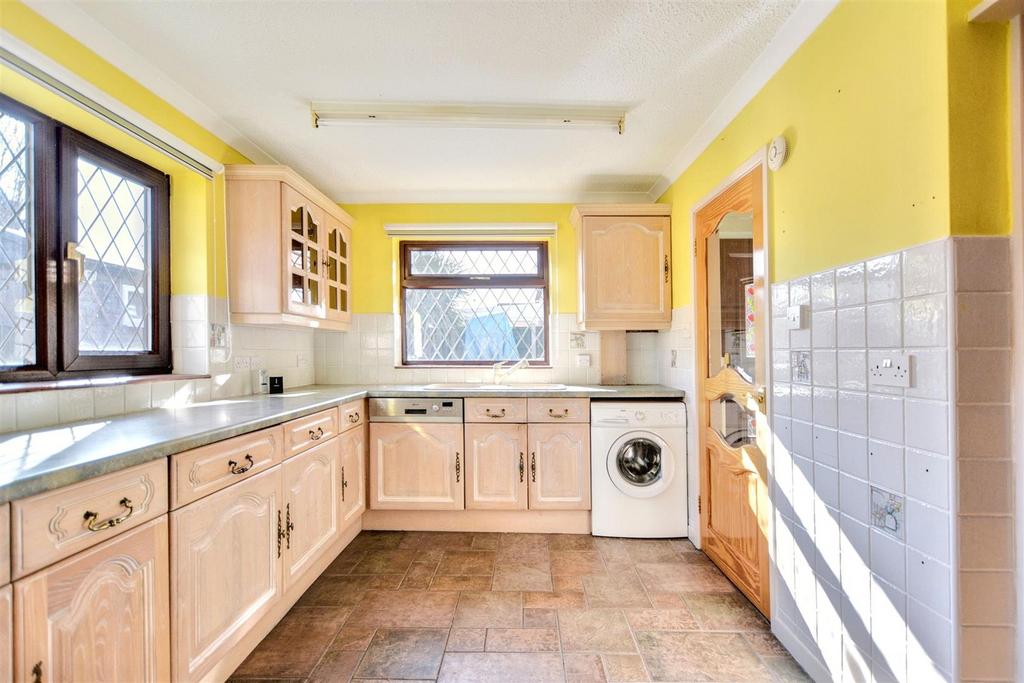 Kitchen 2.jpeg