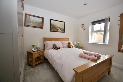 6 Derwent Road, Pickering, YO18 7UB