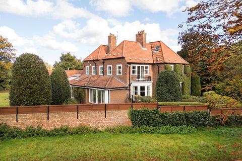 4 bedroom detached house for sale, Tadcaster Road, York, North Yorkshire, YO24