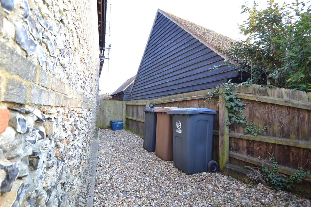 Rear Courtyard.JPG