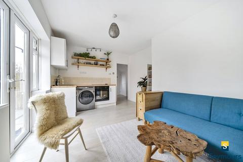 1 bedroom flat for sale, Hornbeam Road, Surrey GU1