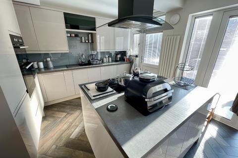 3 bedroom terraced house for sale, Nunnery Lane, Luton, Bedfordshire, LU3 1XB