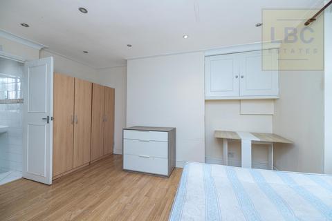 2 bedroom flat for sale, Malden Road, London NW5