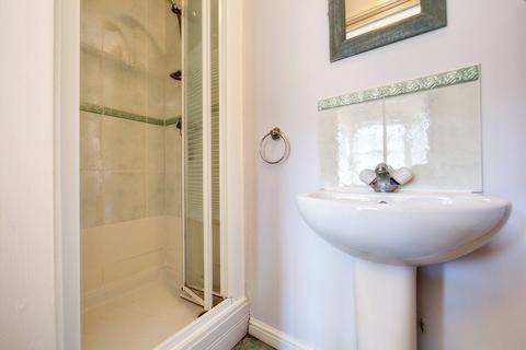 2 bedroom flat to rent, Regency Court, Jesmond,