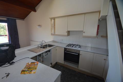 2 bedroom chalet to rent, Sladnor Park Road, Torquay TQ1
