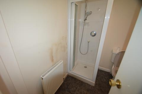 2 bedroom chalet to rent, Sladnor Park Road, Torquay TQ1