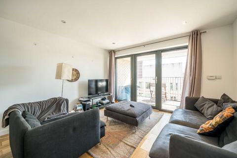 2 bedroom flat to rent, Patmos Road, London SW9