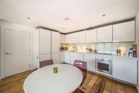 2 bedroom flat to rent, Patmos Road, London SW9